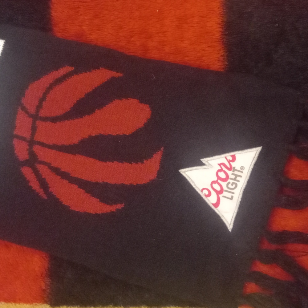 Toronto Raptors Scarf - Picture 2 of 3